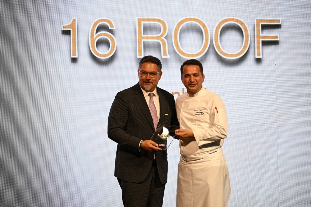 16 Roof,   2023 yılının 4 İncili Restoranlarından Biri Oldu!