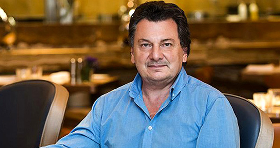Vedat Milör\'den Türk restoranlarına ağır eleştiri: Okul yemekhanesi...